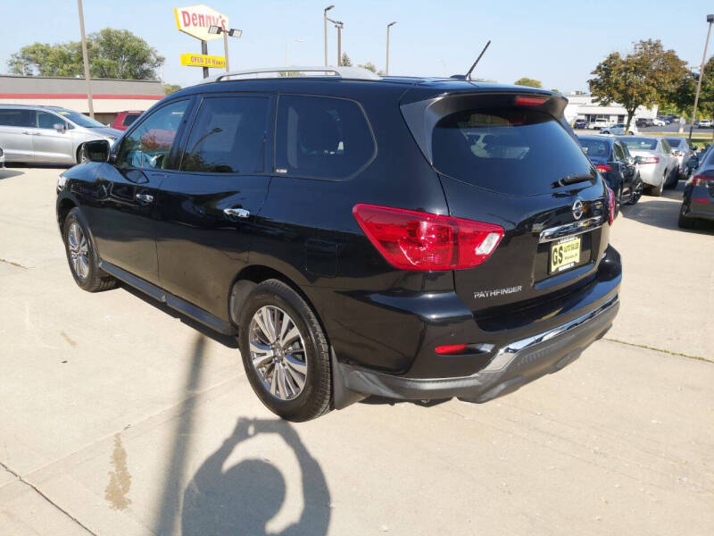 2018 Nissan Pathfinder SV