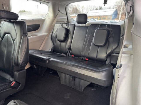 2022 Chrysler Pacifica Touring L