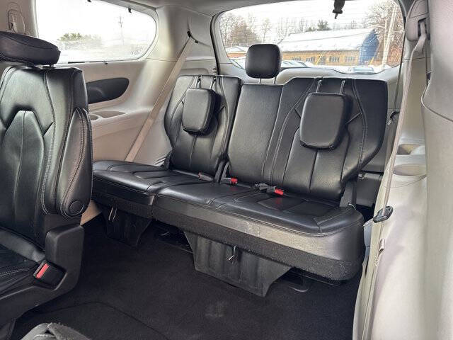 2022 Chrysler Pacifica Touring L