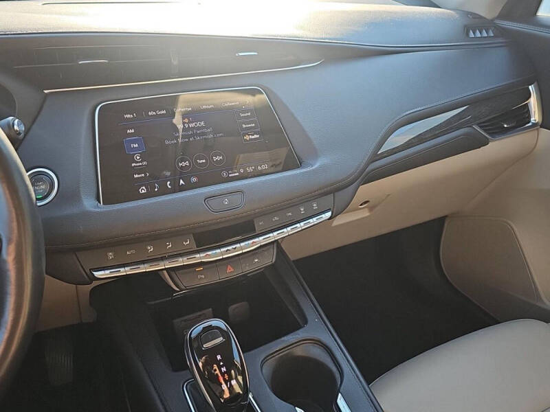 2023 Cadillac XT4 Premium Luxury