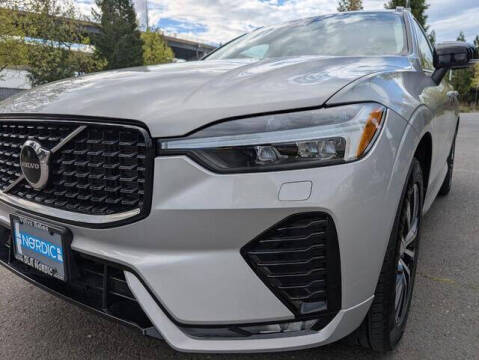 2025 Volvo XC60 B5 Core Dark Theme