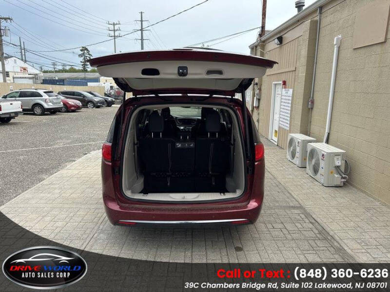 2017 Chrysler Pacifica Touring-L Plus