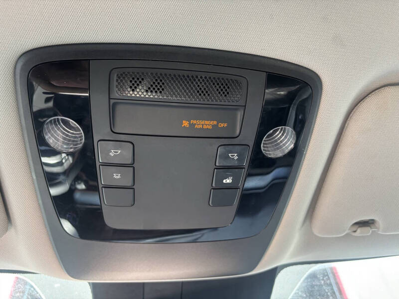 2023 Kia Carnival LX