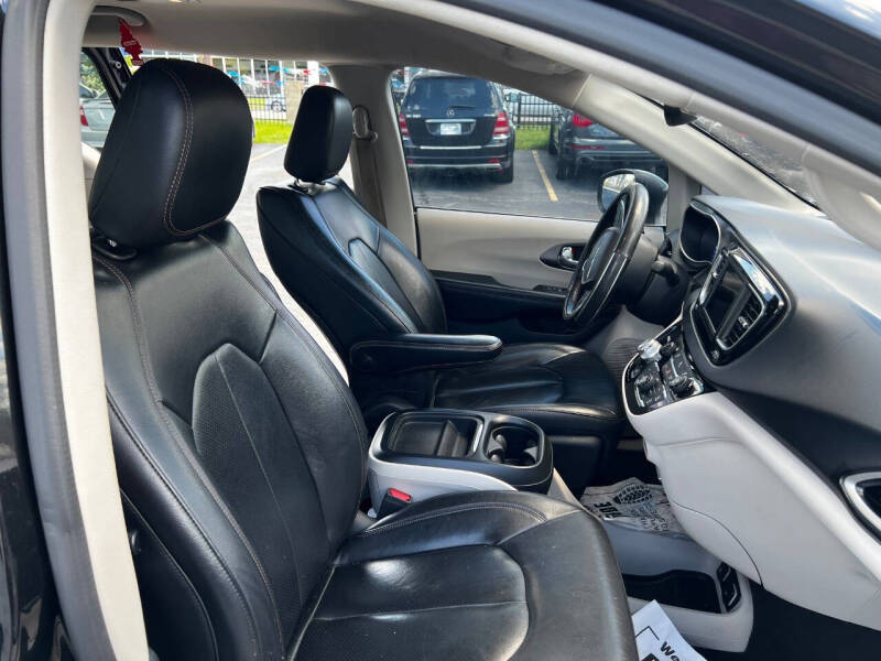 2020 Chrysler Pacifica Touring L