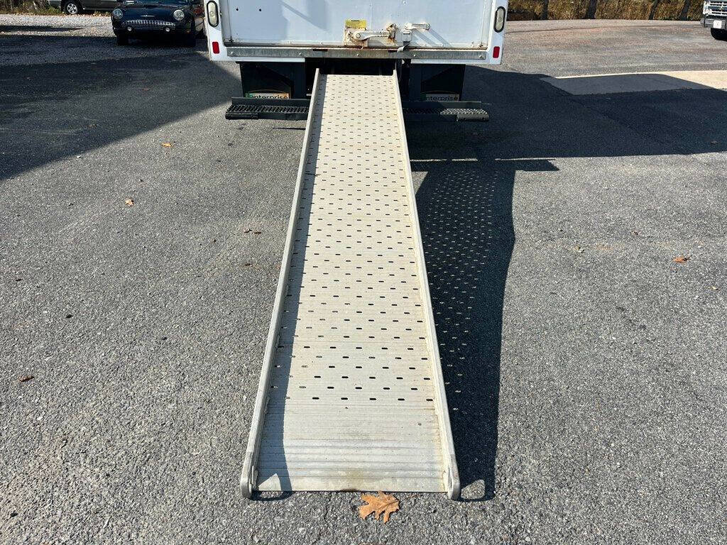 2015 Ford E-Series 28