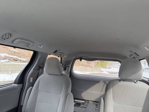 2018 Toyota Sienna LE 7-Passenger