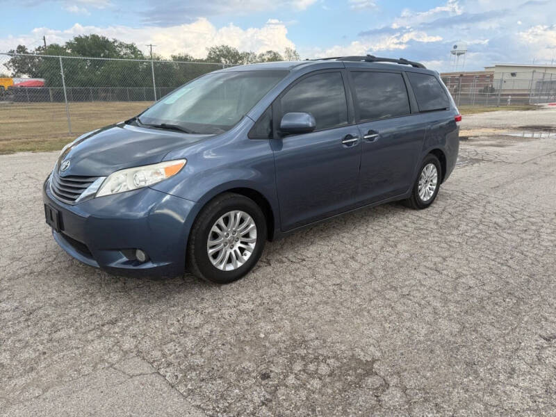 2014 Toyota Sienna XLE 7-Passenger Auto Access Seat