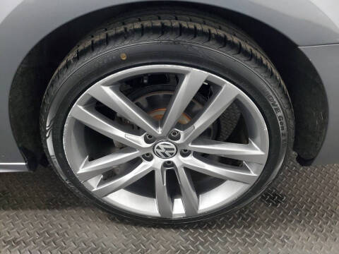 2018 Volkswagen Passat 2.0T R-Line