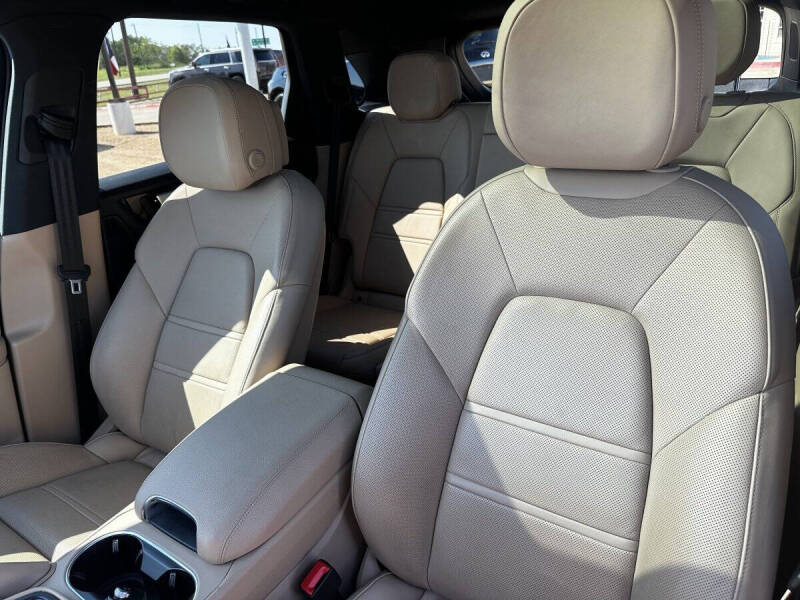 2022 Porsche Cayenne Platinum Edition