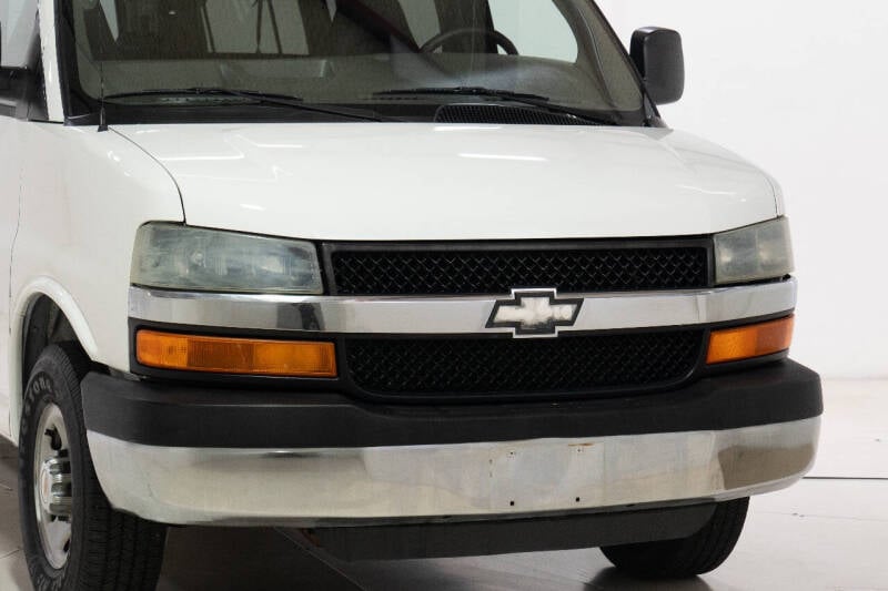 2004 Chevrolet Express Cargo Base photo 9