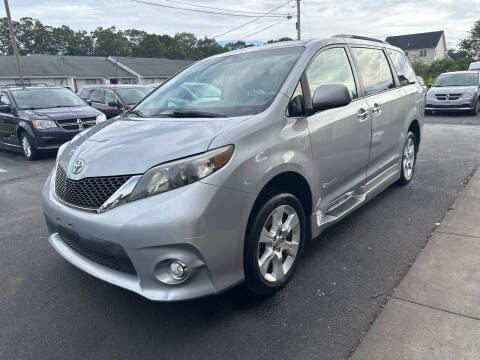 2014 Toyota Sienna SE 8-Passenger