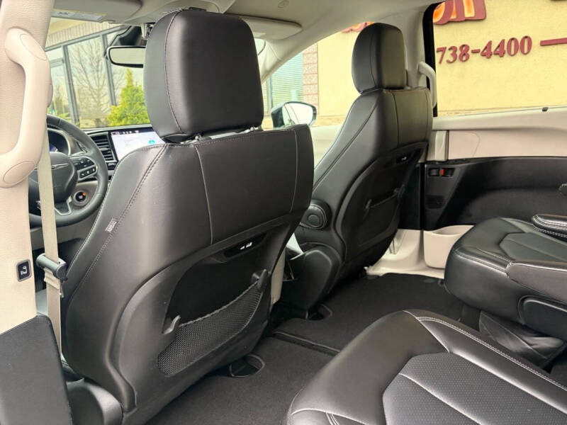 2024 Chrysler Pacifica Touring L