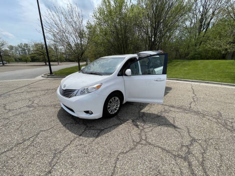 2012 Toyota Sienna XLE 7-Passenger Auto Access Seat