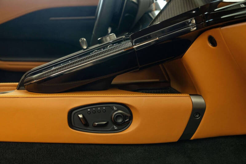 2025 Aston Martin Vantage