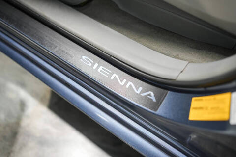 2013 Toyota Sienna LE 7-Passenger