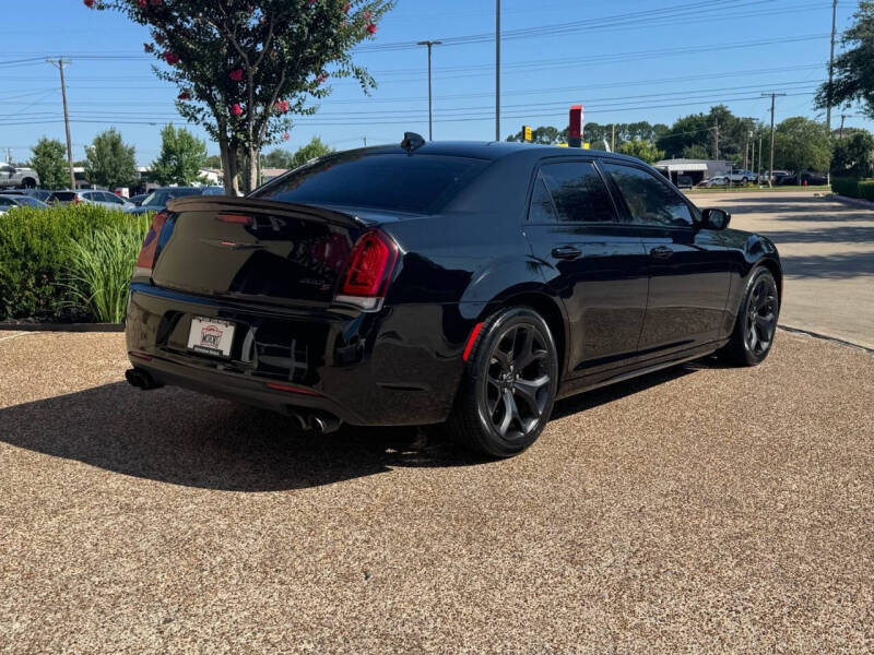 2022 Chrysler 300 S V8
