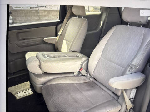 2017 Kia Sedona LX