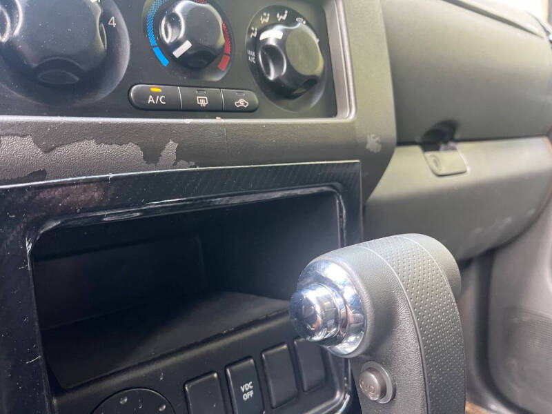 2011 Nissan Pathfinder LE