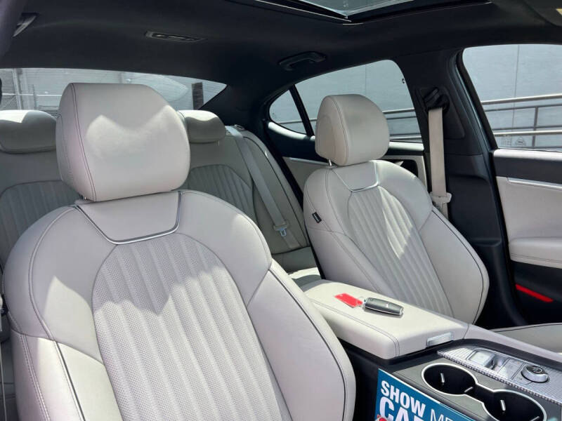 2023 Genesis G70