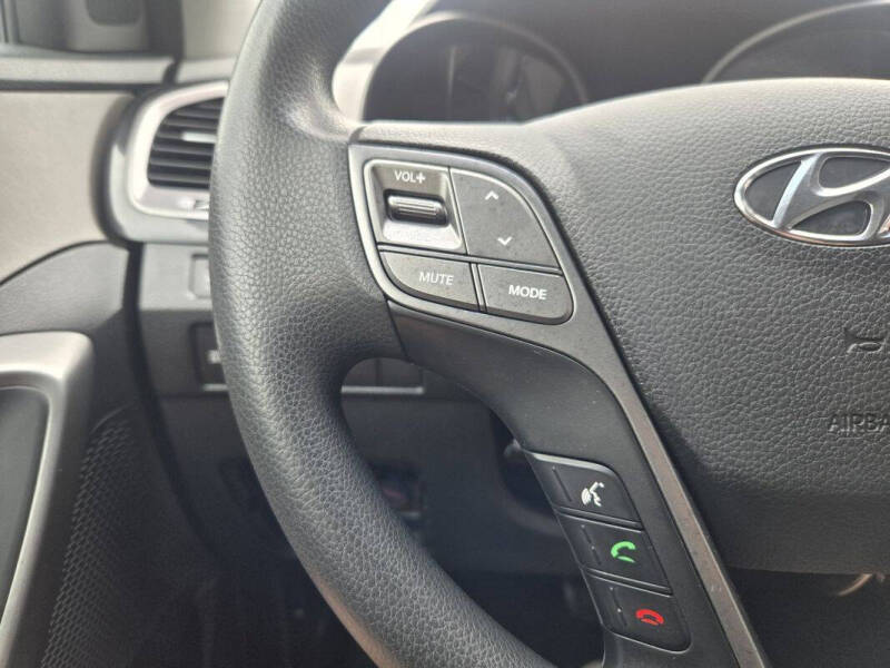 2016 Hyundai Santa Fe SE