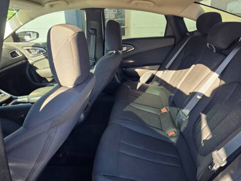 2015 Chrysler 200 LX