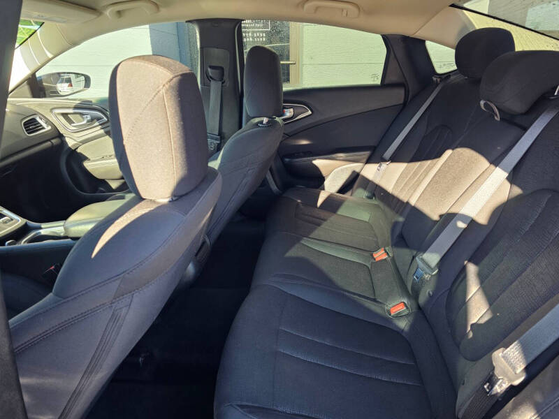 2015 Chrysler 200 LX