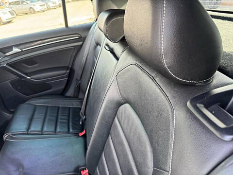 2017 Volkswagen Golf R 4Motion