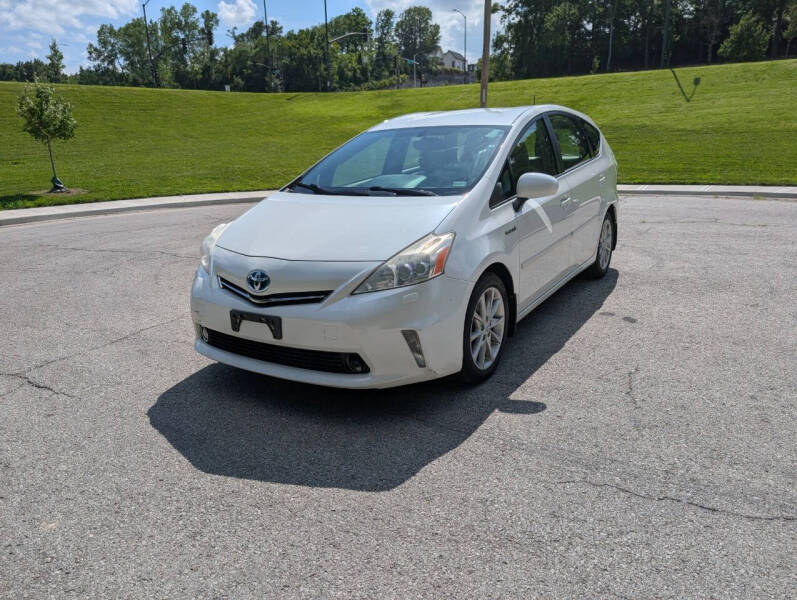 2012 Toyota Prius v Five