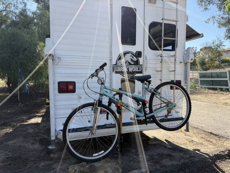 2013 Ford LANCE CAMPER 19
