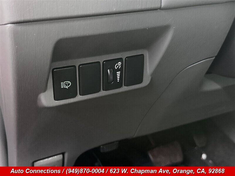 2014 Toyota Prius v Five