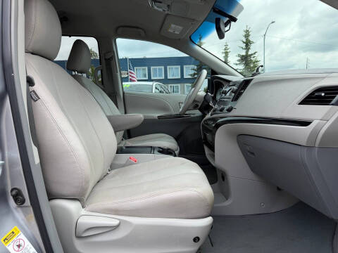2011 Toyota Sienna LE 8-Passenger