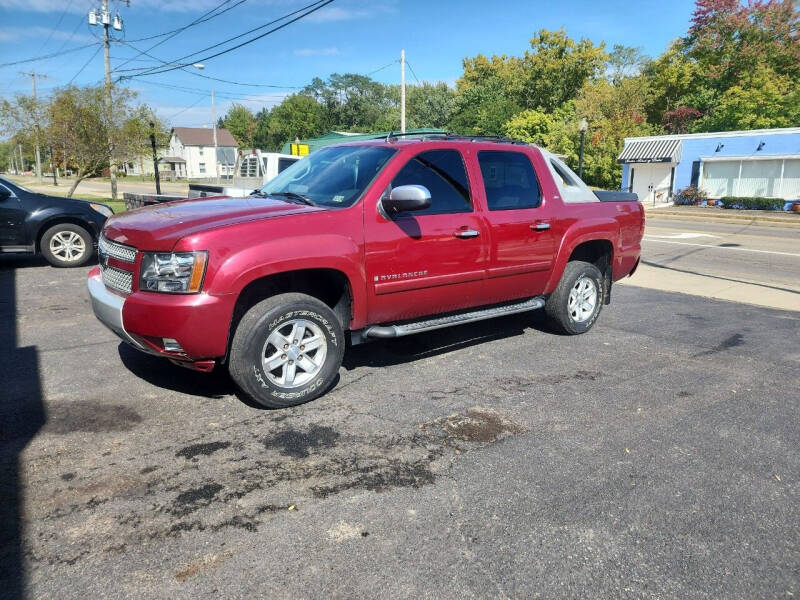 2007 Chevrolet Avalanche for sale at Maximum Auto Group II INC in Cortland OH