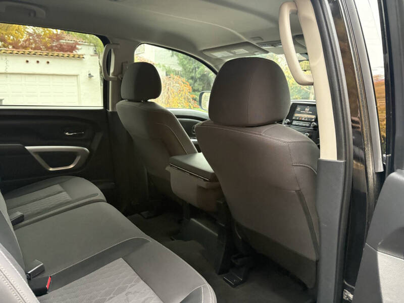 2022 Nissan Titan SV