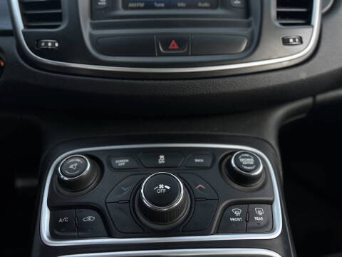 2015 Chrysler 200 LX