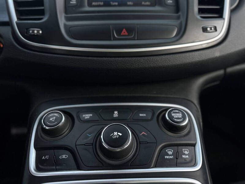 2015 Chrysler 200 LX