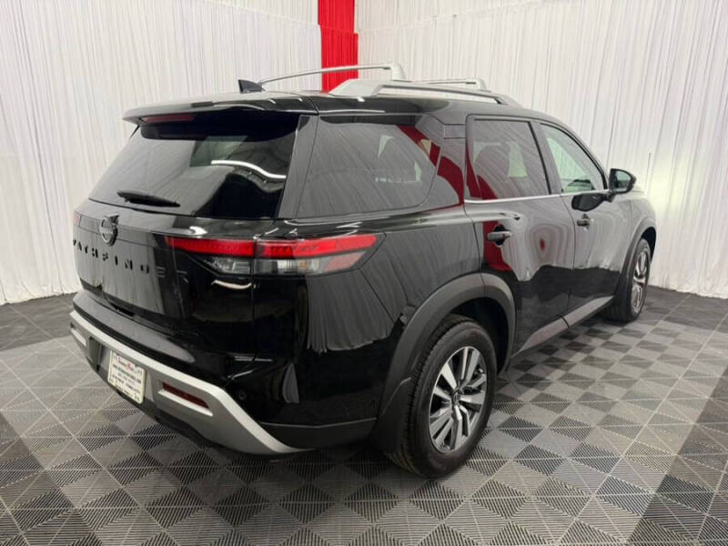 2023 Nissan Pathfinder SL