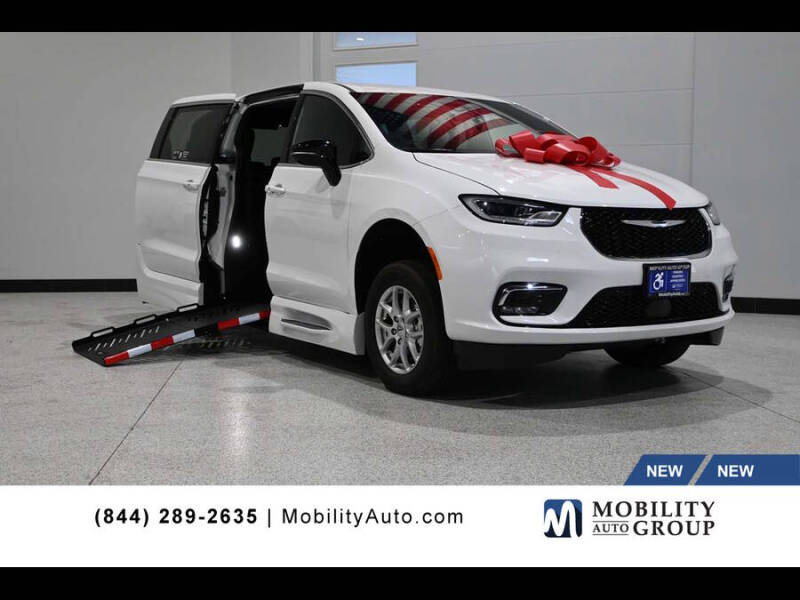 2024 Chrysler Pacifica Touring
