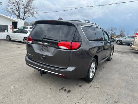 2017 Chrysler Pacifica Touring-L Plus