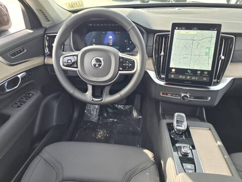 2025 Volvo XC90 B6 Core Bright Theme