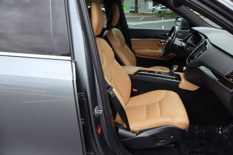 2018 Volvo XC90 T6 Momentum