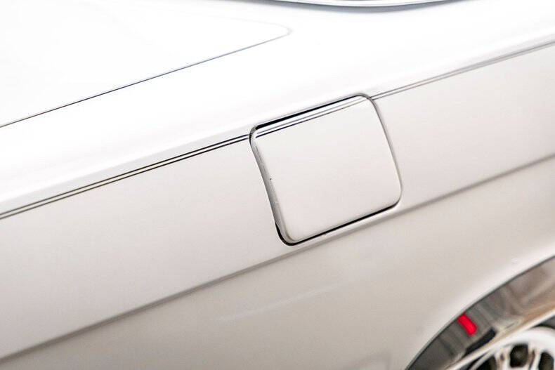 1987 Mercedes-Benz 560-Class 560 SL