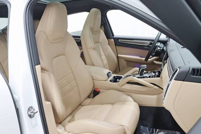 2023 Porsche Cayenne Coupe Platinum Edition