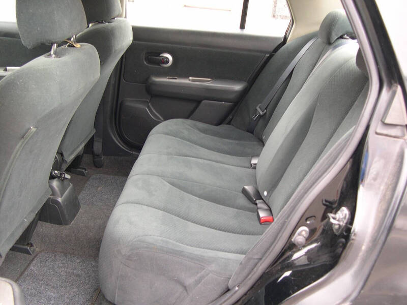 2011 Nissan Versa 1.8 S