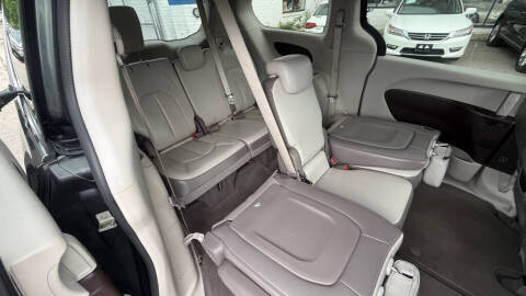 2017 Chrysler Pacifica Touring-L