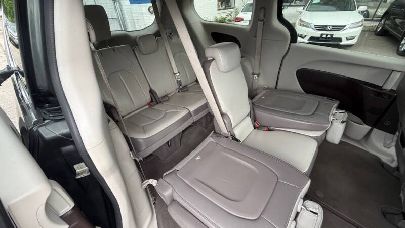 2017 Chrysler Pacifica Touring-L