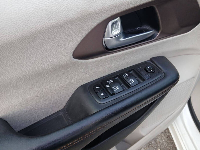 2017 Chrysler Pacifica Touring-L Plus