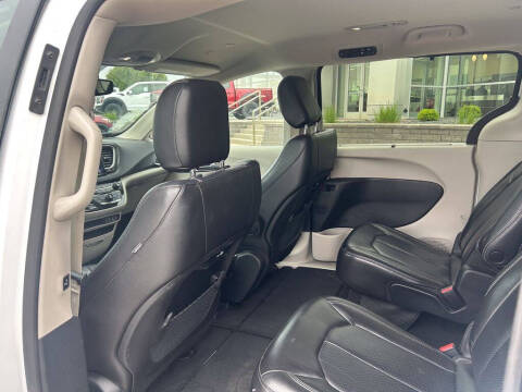 2023 Chrysler Pacifica Touring L
