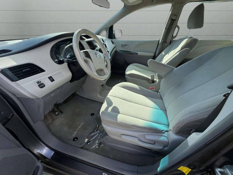 2013 Toyota Sienna L 7-Passenger