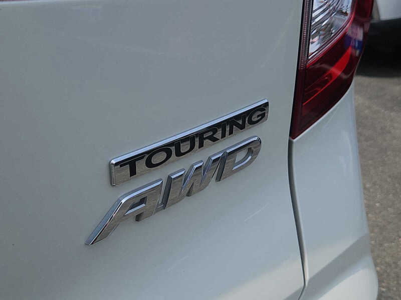 2019 Honda Pilot Touring w/Rear Captain's Chairs