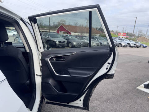 2020 Toyota RAV4 LE